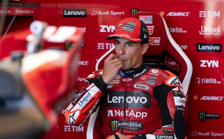 El enigma físico de Marc Márquez, el piloto que tiene prohibido dormir del lado derecho y que lucha por otro Mundial con un brazo y medio