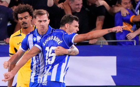 El Alavés, lanzado, se hace fuerte ante el Villarreal