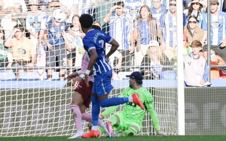 Aubameyang le da brillo al Deportivo ante un mal Valencia