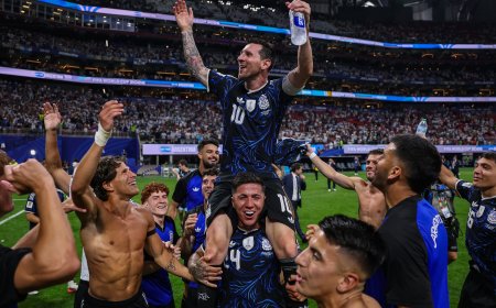 La última función mundial de Leo, el Dios y el pibe de barrio