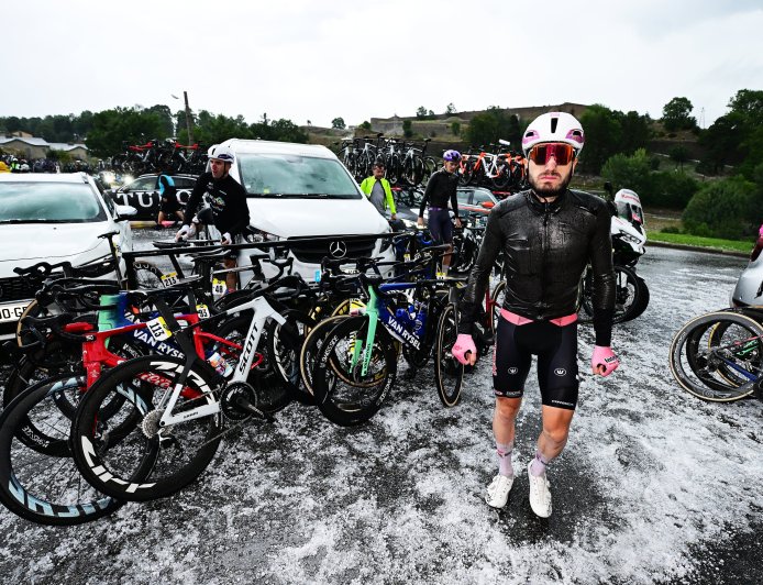 Una granizada obliga a la Vuelta a cancelar la etapa