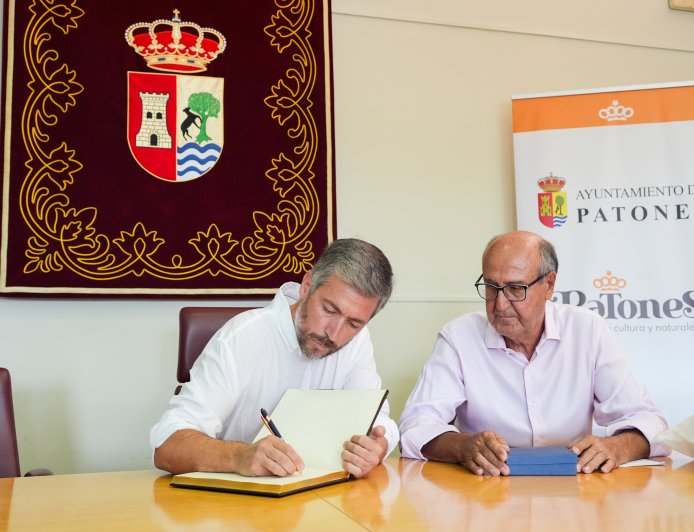 El consejero al que Ayuso y Feijóo apuntan por la compra del ático pide comparecer ante la Asamblea de Madrid para dar explicaciones