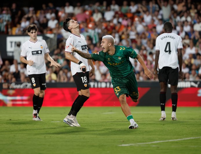El Betis castiga la racanearía del Valencia