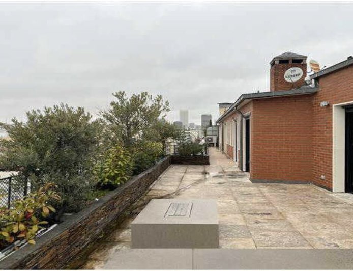 El encargo del Gobierno de Ayuso a la inmobiliaria de lujo que vendió el ático: “Entre 250 y 400 metros y una gran terraza”