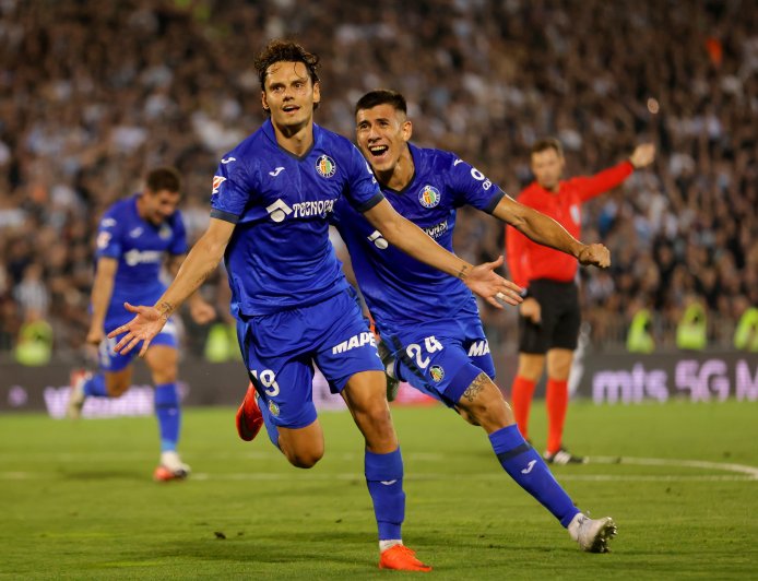Enes Unal sostiene al Getafe en la caldera de Belgrado