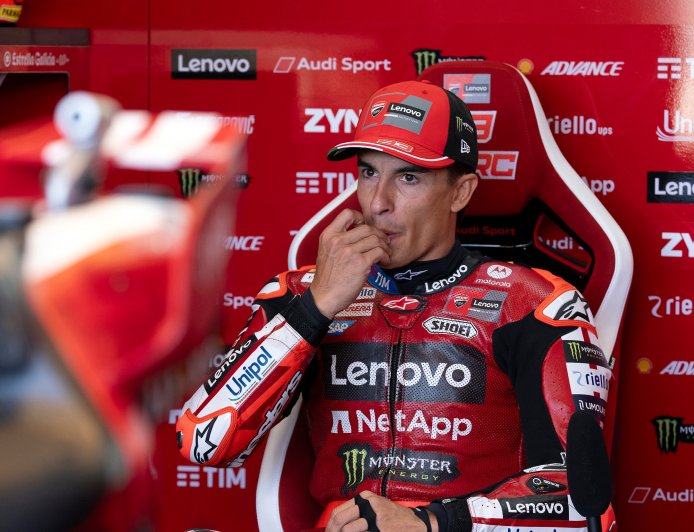 El enigma físico de Marc Márquez, el piloto que tiene prohibido dormir del lado derecho y que lucha por otro Mundial con un brazo y medio