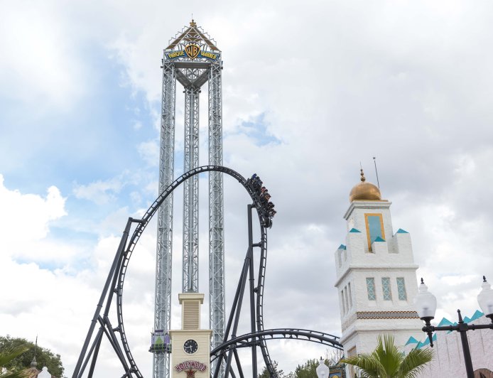 Un hombre resulta “potencialmente grave” tras un accidente en la montaña rusa de Batman del parque Warner de Madrid