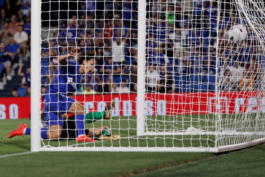 David Soria sostiene al Getafe y Enes Unal acaba con el Racing