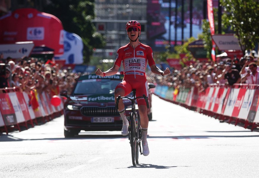Pogacar vuelve a vestirse de superhéroe en la Vuelta a España