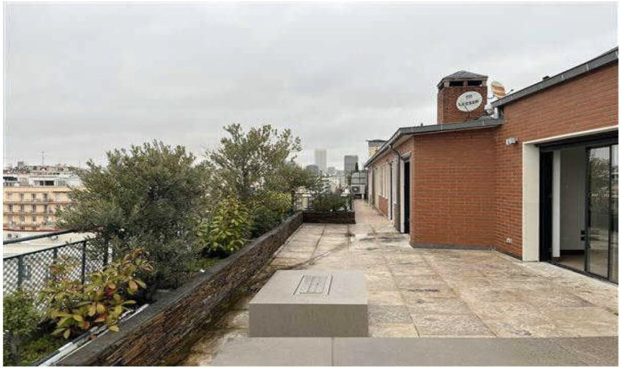 El encargo del Gobierno de Ayuso a la inmobiliaria de lujo que vendió el ático: “Entre 250 y 400 metros y una gran terraza”