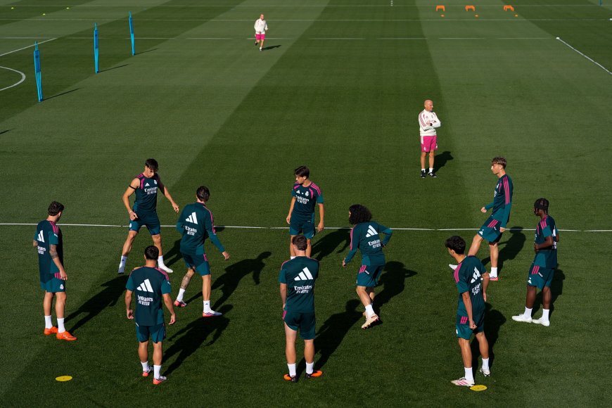 Real Madrid - Real Sociedad en directo | Mourinho repite el mismo once que jugó contra el Espanyol