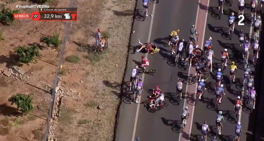 Pogacar se cae a falta de 32 kilómetros de meta y abandona La Vuelta en la octava etapa