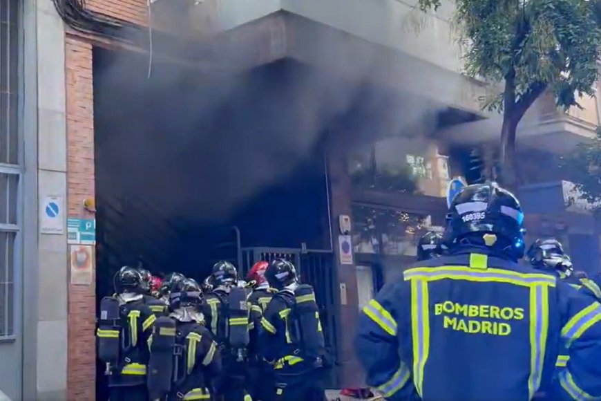 La policía investiga si el joven bangladesí muerto en el incendio de un trastero de Madrid vivía en él