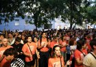 La cuenta atrás para echar a Maricarmen se libra en la calle y los despachos