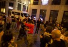 Esperando el ‘decreto Maricarmen’ entre jotas y pasodobles en la acampada de la Puerta del Sol