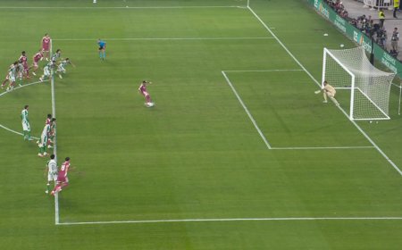 Por qué no se repitió el penalti que falló Mbappé: el detalle de la norma y la pillería de Bartra