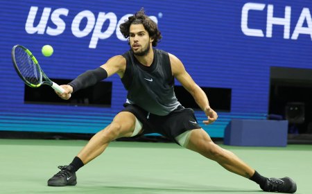 Shelton se impone a Alcaraz en un duelo vibrante y alcanza las semifinales del US Open