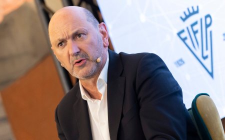 La Federación ata a Luis de la Fuente como seleccionador de España hasta 2032