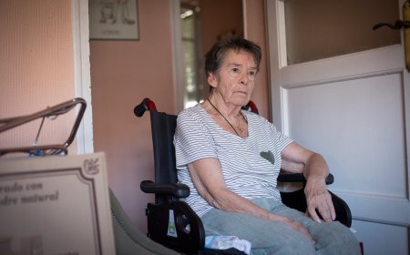 Maricarmen, de 87 años y en silla de ruedas tras meses de lucha, se enfrenta al cuarto intento de desahucio: “No tengo fuerza”