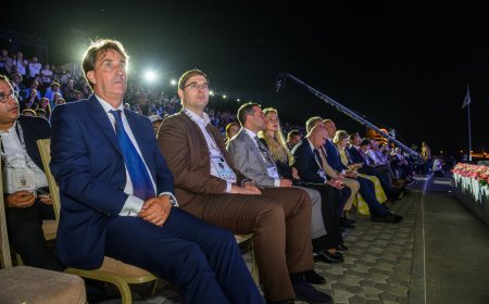 Tres millonarios quieren ser el ‘papa’ del ajedrez, con la sombra de Rusia en el fondo