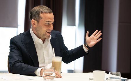Rosenstein, candidato a la presidencia de la FIDE: “Quiero que todo el mundo sepa que el ajedrez es una gozada”