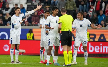 Expulsan al futbolista israelí Sayed Abu Farchi tras celebrar un gol simulando un disparo con el banderín