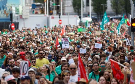 La defensa de la educación pública saca a la calle a 20.000 asistentes antes de la huelga de octubre
