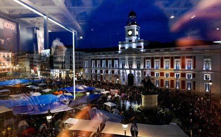 Madrid acusa de “absoluta negligencia” al Gobierno por permitir la acampada en Sol y el delegado responde que la policía no actúa si no hay disturbios