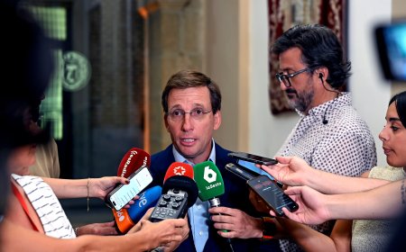 Aumenta la bronca entre Madrid y el Gobierno de Sánchez por la acampada de Sol: “La Policía Municipal pidió ayuda a la Nacional para evitarla”