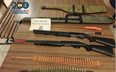 Un hombre tiene una pelea en Madrid, huye de la policía bebido y lo detienen con dos escopetas en el coche