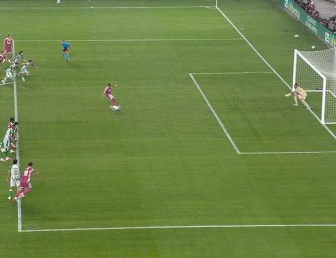 Por qué no se repitió el penalti que falló Mbappé: el detalle de la norma y la pillería de Bartra