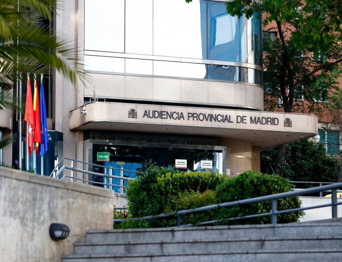 La Fiscalía pide año y medio de cárcel para una mujer que desfalcó a su padre mientras “lo cuidaba”