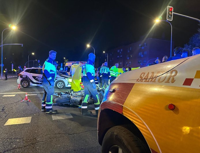 Un motorista de 47 años muere tras chocar contra un coche en la avenida de Los Poblados de Madrid