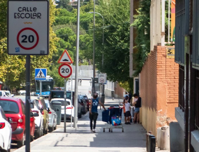 Los niños de dos colegios de Madrid vuelven a clase rodeados de drogadictos y jeringuillas