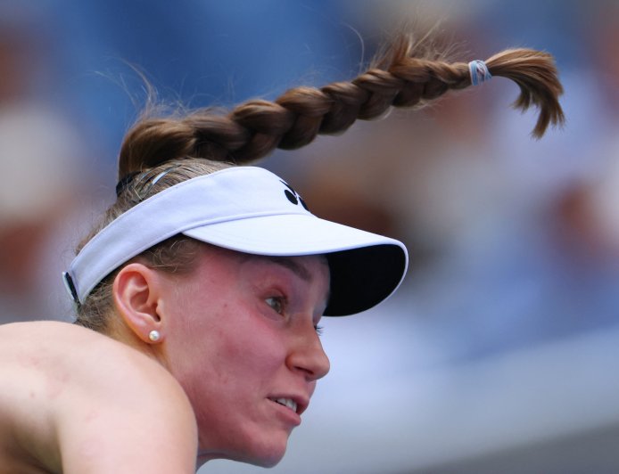 Elena Rybakina, la torre que destronó a Sabalenka y llegó (de puntillas) a la cima