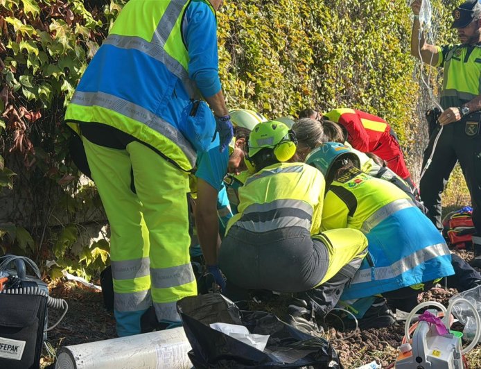 Un joven de 21 años, herido muy grave al sufrir un accidente con su moto en Tres Cantos