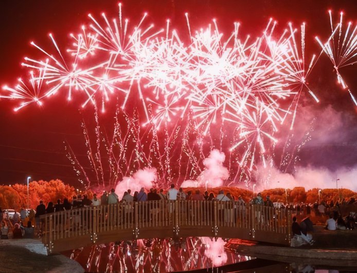 Cinco heridos leves en un incidente durante los fuegos artificiales de Fuenlabrada: “Vaya petardazo”