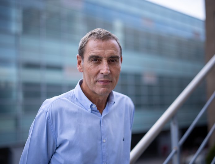 Los ataques personales de Madrid al doctor Martos extienden el “miedo” y silencian a otros denunciantes