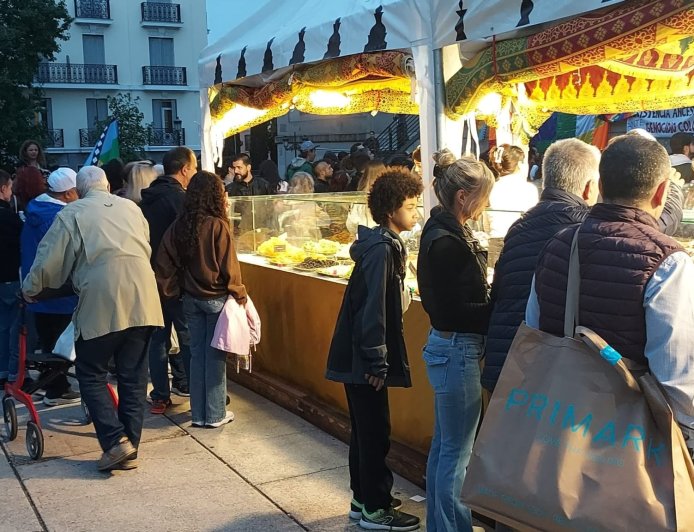 Una asociación cultural marroquí denuncia que el Ayuntamiento de Madrid les prohíbe “por Ceuta” un mercadillo solidario