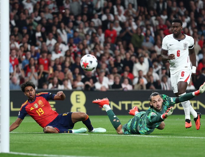 Inglaterra - España en directo | Lamine adelanta a España en el minuto 2