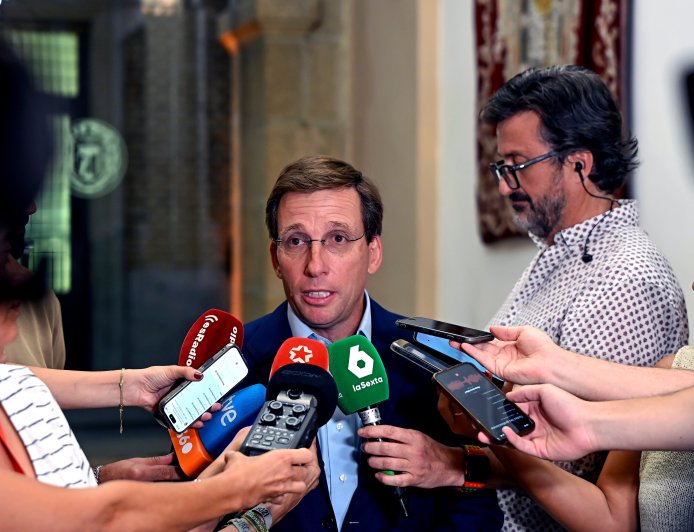 Aumenta la bronca entre Madrid y el Gobierno de Sánchez por la acampada de Sol: “La Policía Municipal pidió ayuda a la Nacional para evitarla”