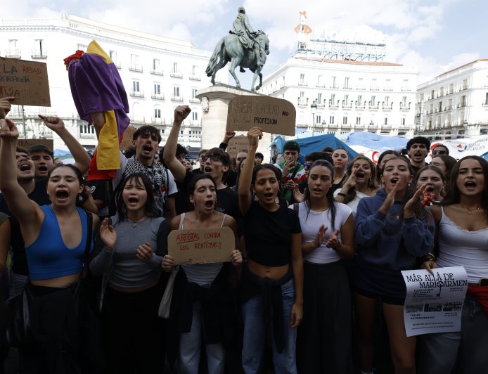 Grupos de ultraderecha se organizan en redes sociales para asaltar la Puerta del Sol y desalojar a los activistas