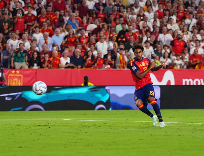 España - Croacia en directo | Lamine adelanta a España en el minuto 2