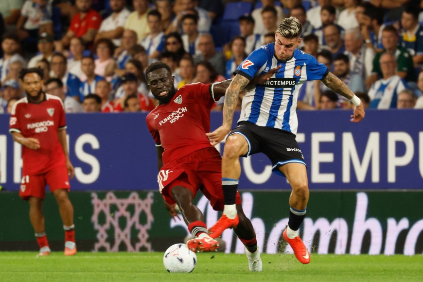 El Espanyol rescata un punto de infarto ante un Sevilla que resistió con uno menos