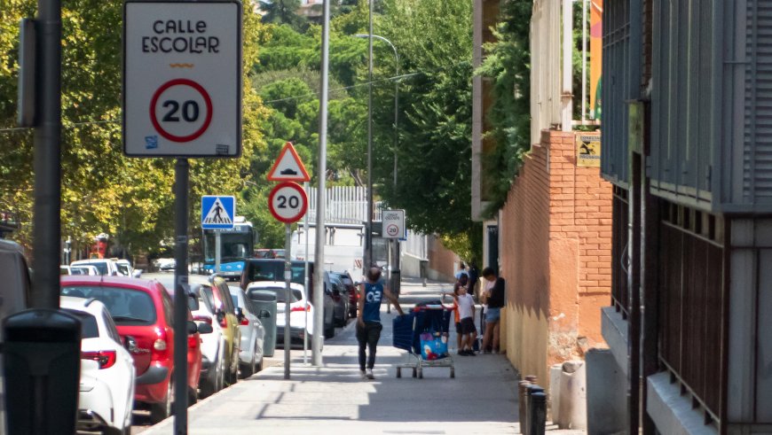Los niños de dos colegios de Madrid vuelven a clase rodeados de drogadictos y jeringuillas