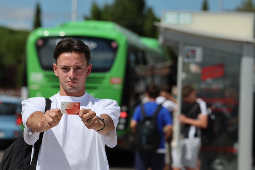 La prioridad nacional en el abono transporte de Madrid: los estudiantes sin empadronar pagan un 192% más para ir a clase