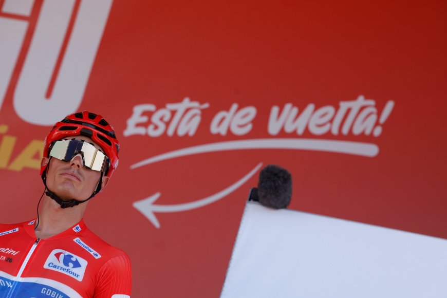 Enric Mas, ganador de la Vuelta: “Se me han escapado las lágrimas y algunas más caerán”