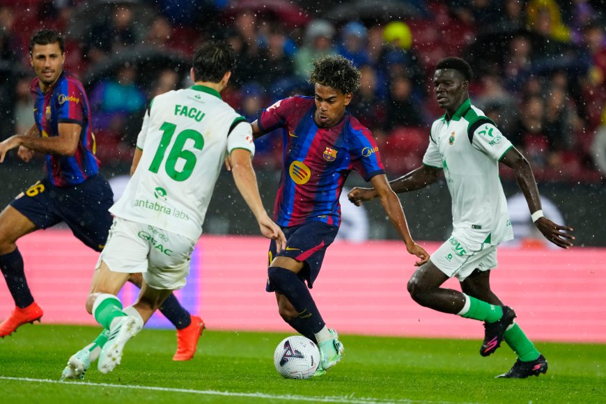 Barcelona - Racing de Santander en directo, el partido de la Liga en vivo |El Barça domina cómodamente el encuentro
