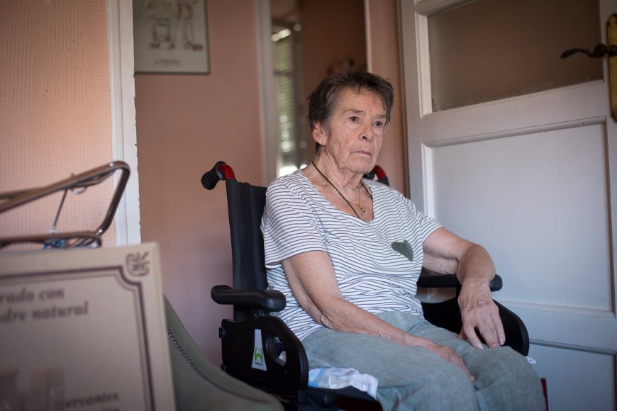 Maricarmen, de 87 años y en silla de ruedas tras meses de lucha, se enfrenta al cuarto intento de desahucio: “No tengo fuerza”