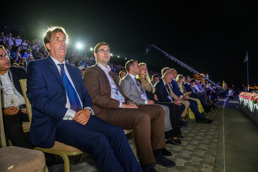 Tres millonarios quieren ser el ‘papa’ del ajedrez, con la sombra de Rusia en el fondo